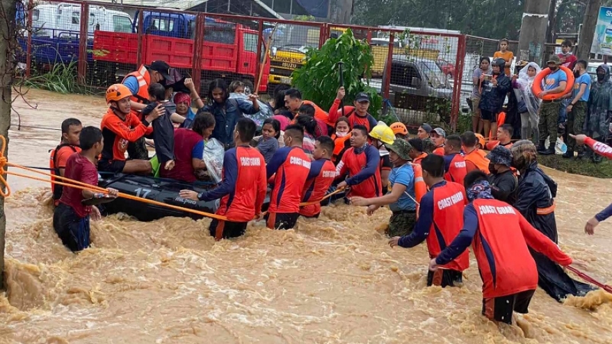 1 người chết, hàng trăm ngàn người sơ tán khi siêu bão Rai đổ bộ Philippines